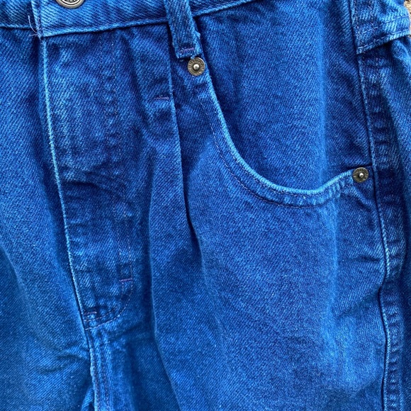 VINTAGE AUTHENTIC BRITTANIA DARK WASH PLEATED HIGH-WAISTED JEANS 25” waist - Picture 5 of 7